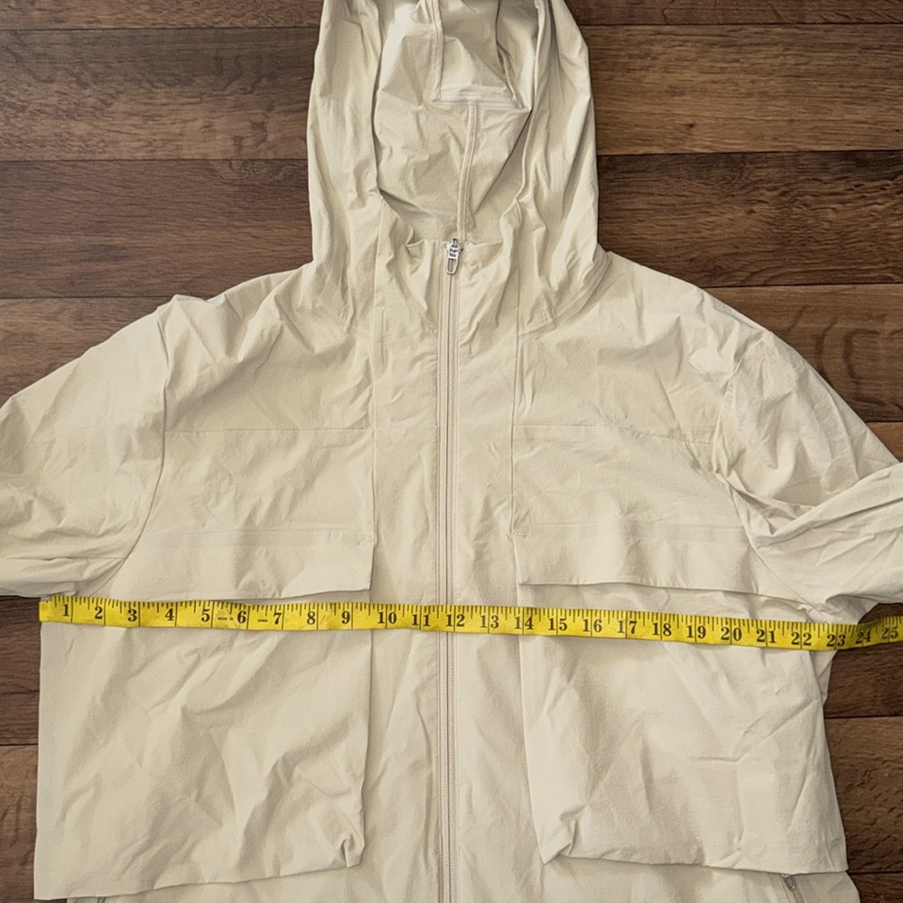 Lululemon Size Large Stretch Cargo Jacket Color Trench Khaki Sand Lightweight - Picture 9 of 16